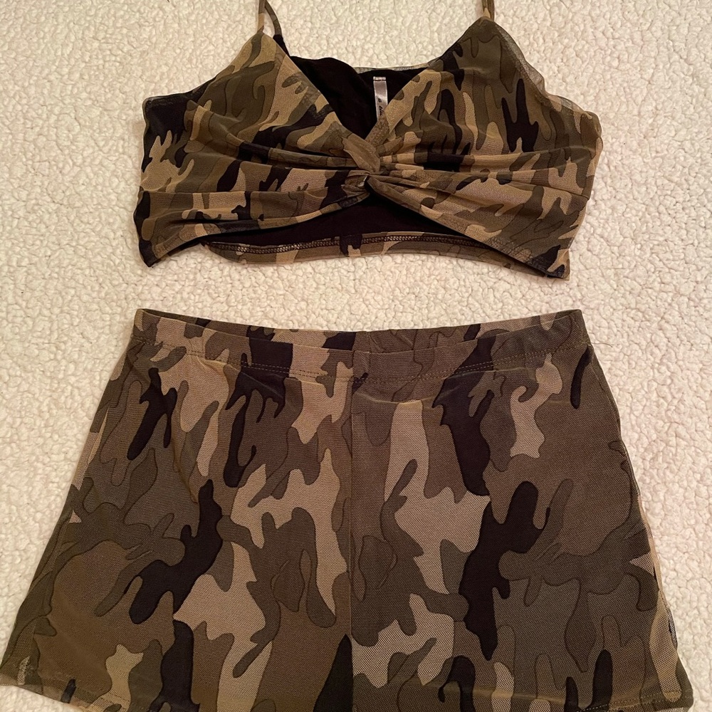 A Ellen Camouflage top and bottom Large